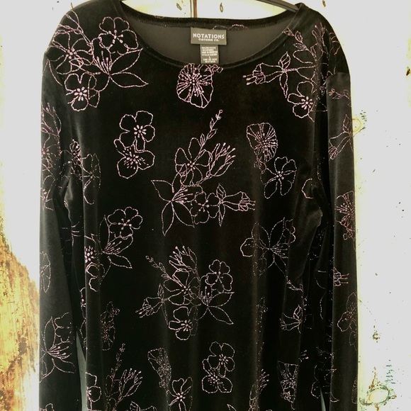 Black velvet top with sparkly pink floral design - Picture 5 of 12